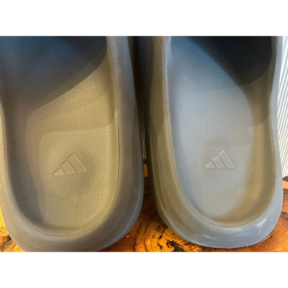 Adidas Mens Yeezy Slide Size 13 Slate Gray ID2350 Lightweight EVA Foam Sandal